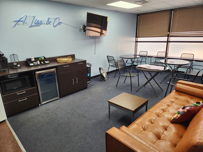 More Photos Of 5155 59th Pl, Woodside Light Manufacturing For Sale