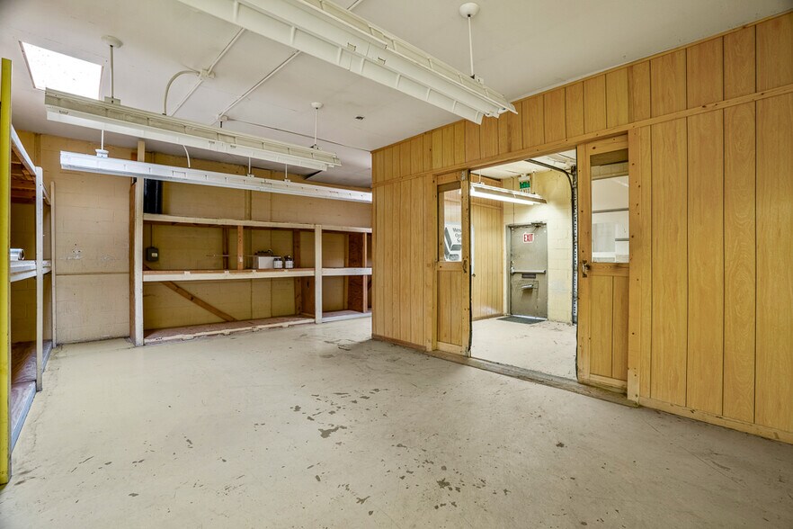 More Photos Of 20 Arroyo Cuyamungue Rd, Santa Fe Warehouse For Sale