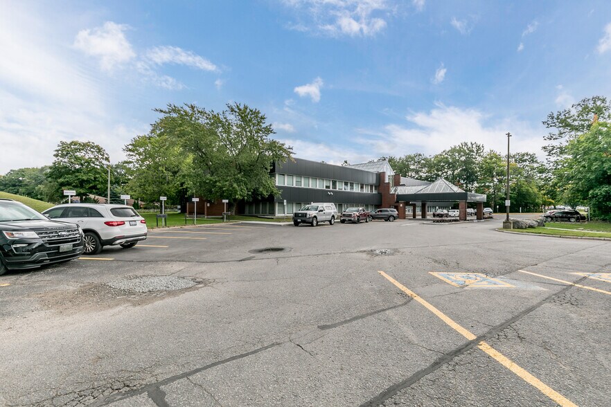 More Photos Of 240 Penetanguishene Rd, Midland Medical For Lease