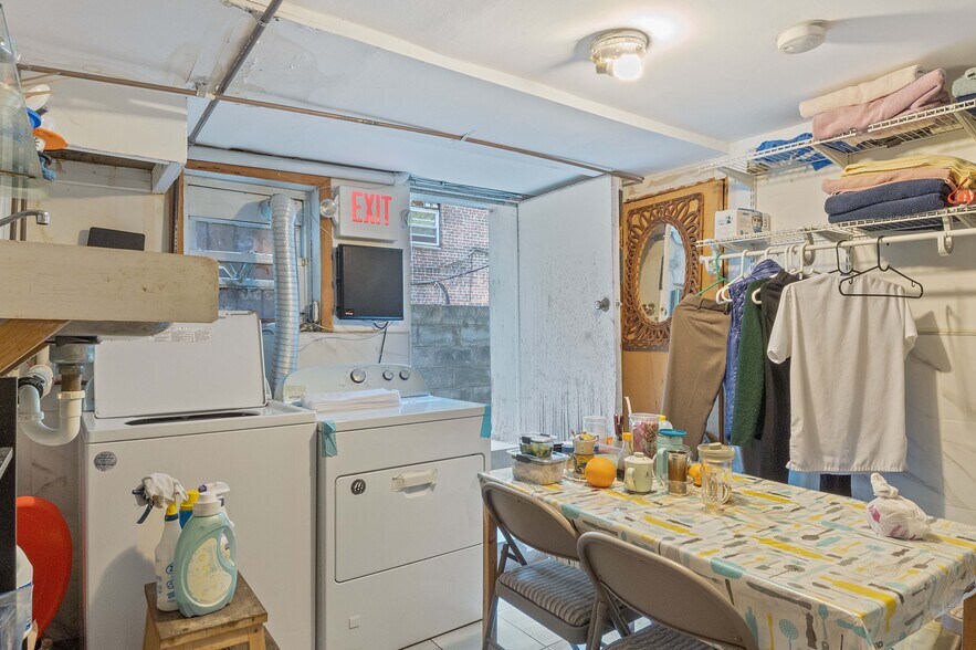 More Photos Of 293 Grove St, Jersey City Storefront Retail Residential For Lease