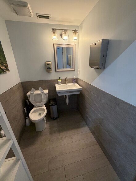 More Photos Of 2875 Jupiter Park Dr, Jupiter Light Manufacturing For Sale