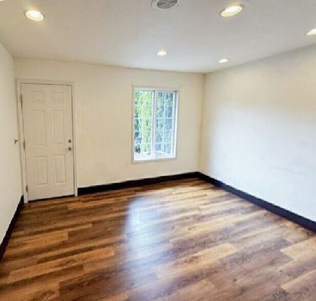 More Photos Of 4350-4356 Commercial St SE, Salem Office For Lease