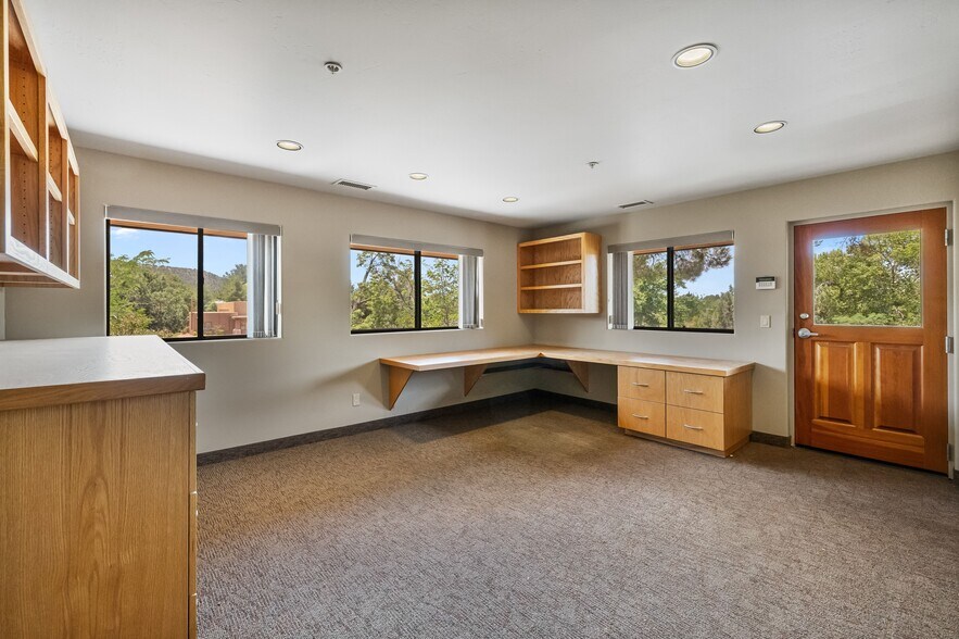 More Photos Of 75 Kallof Pl, Sedona Loft Creative Space For Lease