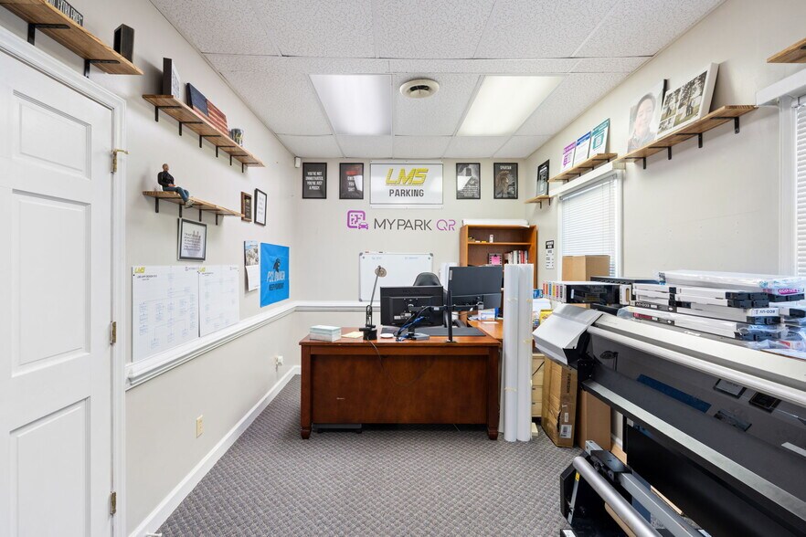 More Photos Of 1919 Boulevard St, Greensboro Office For Sale