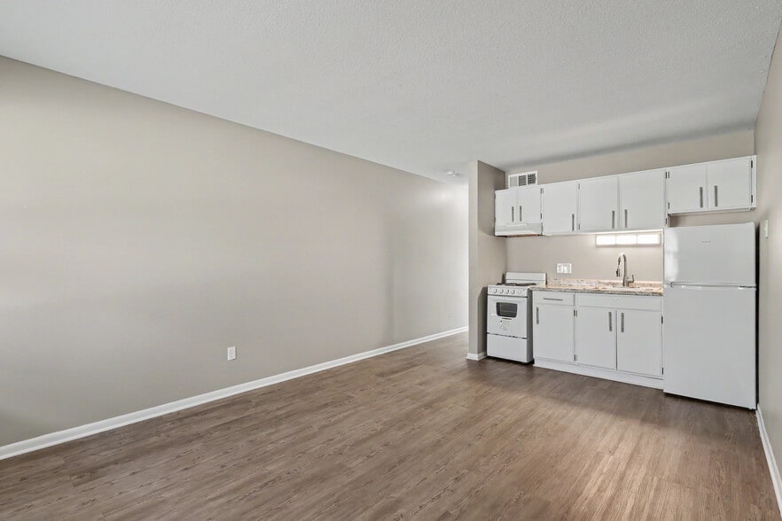 More Photos Of 4671 NW 50th St, Des Moines Apartments For Sale
