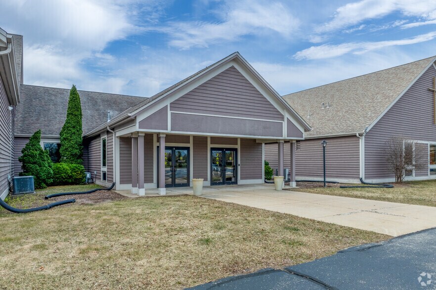 More Photos Of 995 S Sawyer Rd, Summit Religious Facility For Lease