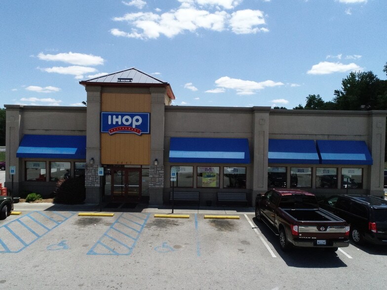 More Photos Of 2567 North Rd, Orangeburg Restaurant For Lease