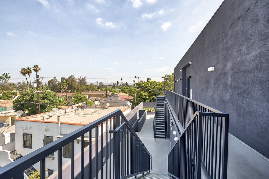More Photos Of 5135 W Adams Blvd, Los Angeles Apartments For Lease