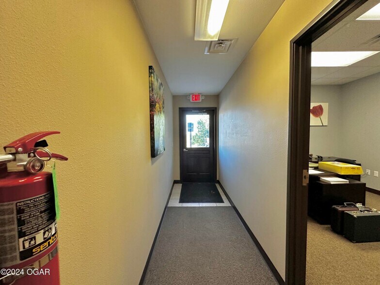 More Photos Of 2702 Cunningham Ave, Joplin Medical For Lease