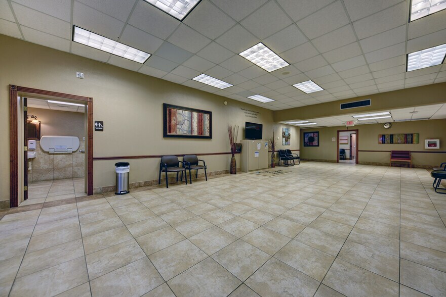 More Photos Of 501 E Washington Ave, Navasota Medical For Sale