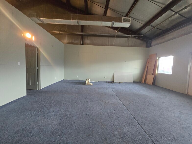 More Photos Of 13480 State Highway 249, Houston Veterinarian Kennel For Sale