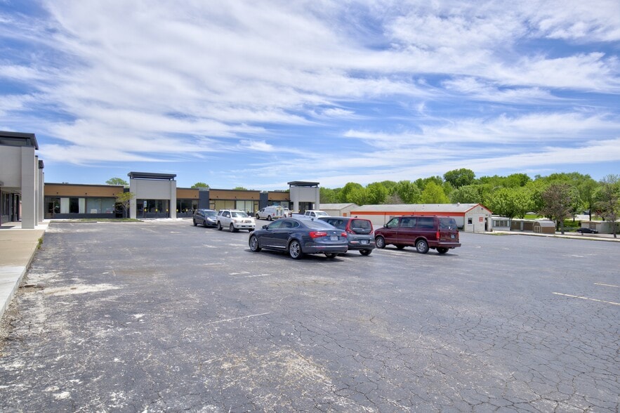 More Photos Of 7711 N Oak Tfwy, Kansas City Unknown For Lease