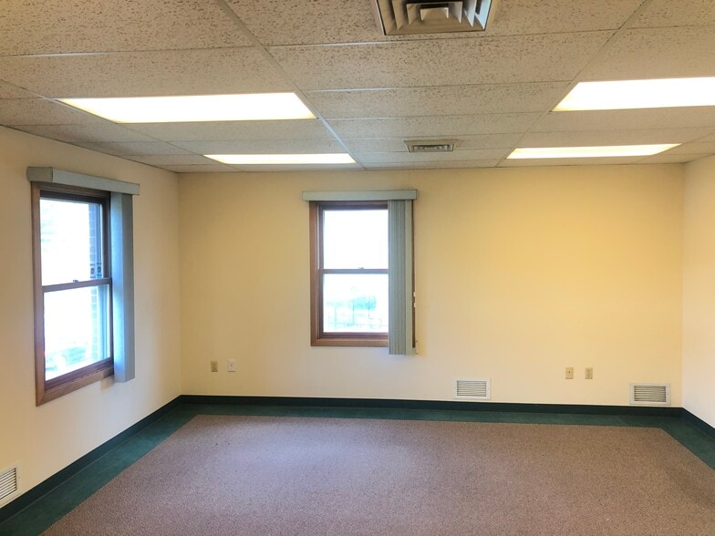 More Photos Of 146 New Britain Ave, Plainville Medical For Lease