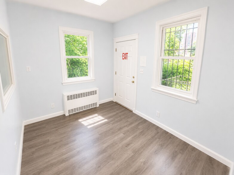 More Photos Of 238 Beach 20th St, Far Rockaway Medical For Lease