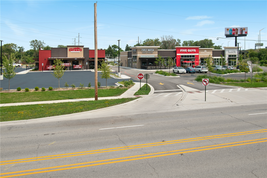 More Photos Of 2811 Mannheim Rd, Des Plaines Storefront Retail Office For Sale