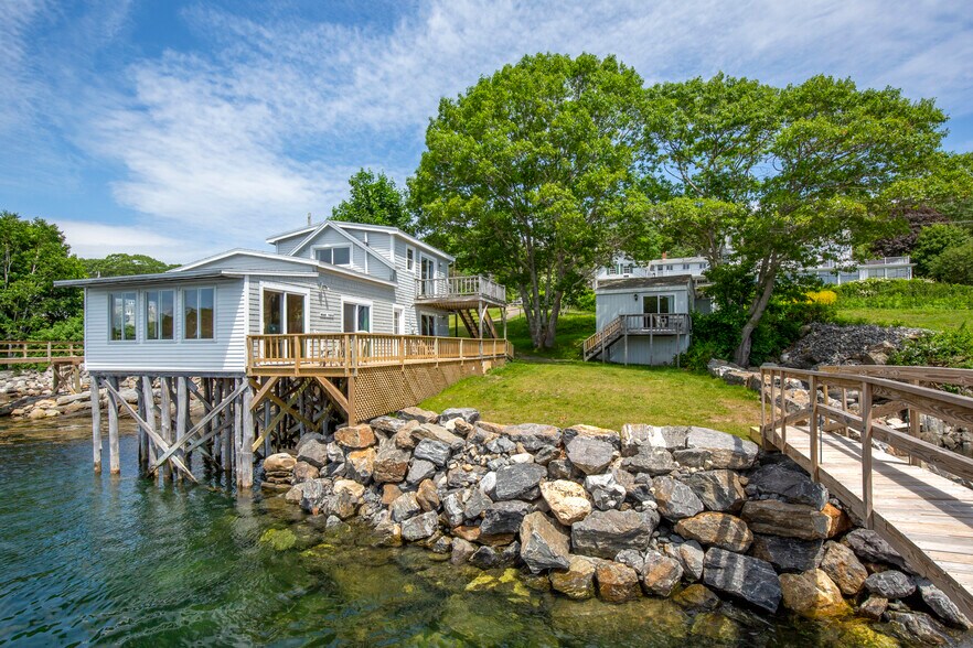 More Photos Of 146 State Route 32, New Harbor Hotel For Sale