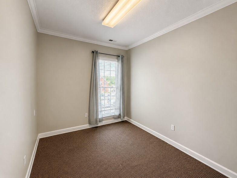 More Photos Of 576 Executive Pl, Fayetteville Office For Lease
