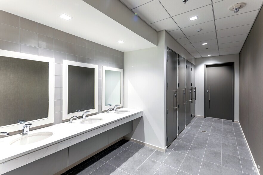 More Photos Of 3540 Toringdon Way, Charlotte Office For Lease