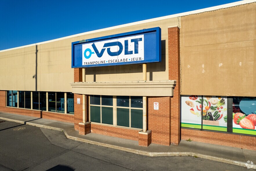 More Photos Of 1314-1360 Boul du Curé-Labelle, Blainville Storefront For Lease