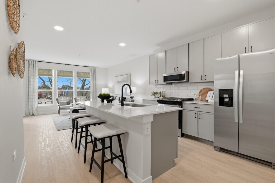 More Photos Of 1850 Glenview Rd, Glenview Apartments For Lease