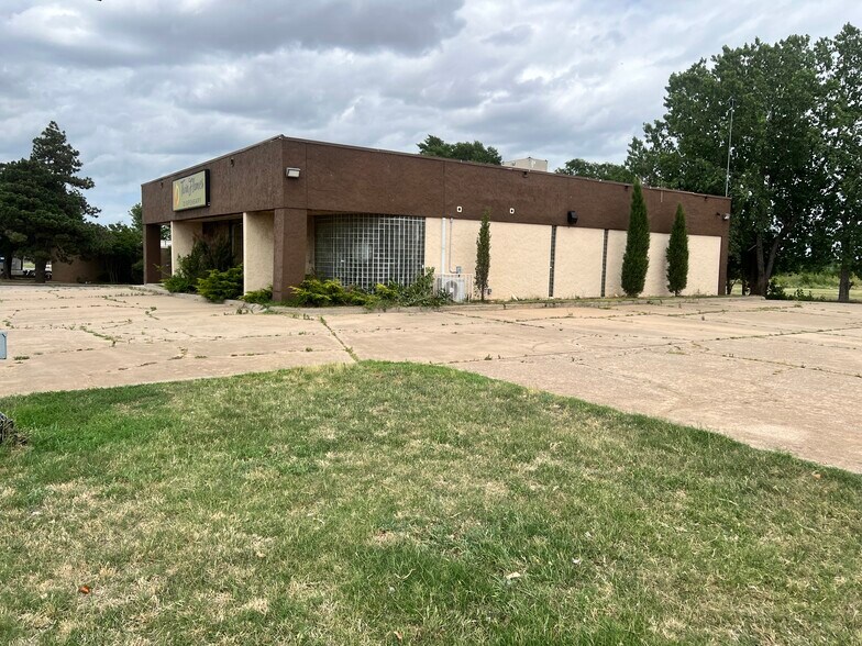 More Photos Of 7378 S Walker Ave, Oklahoma City Office For Lease