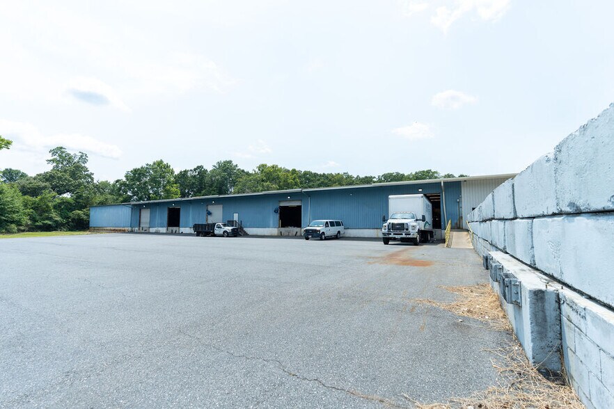 Primary Photo Of 89 Green St, Warner Robins Warehouse For Sale