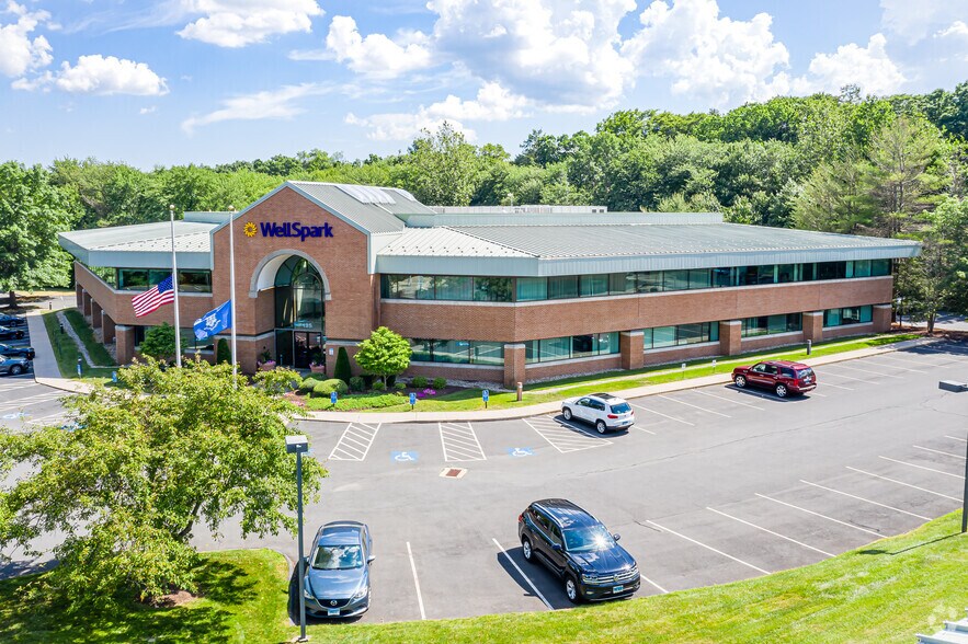 More Photos Of 195 Scott Swamp Rd, Farmington Office For Lease