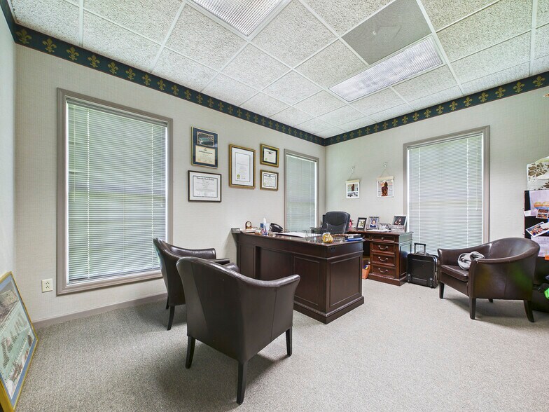 More Photos Of 5 Executive Woods Ct, Swansea Medical For Sale