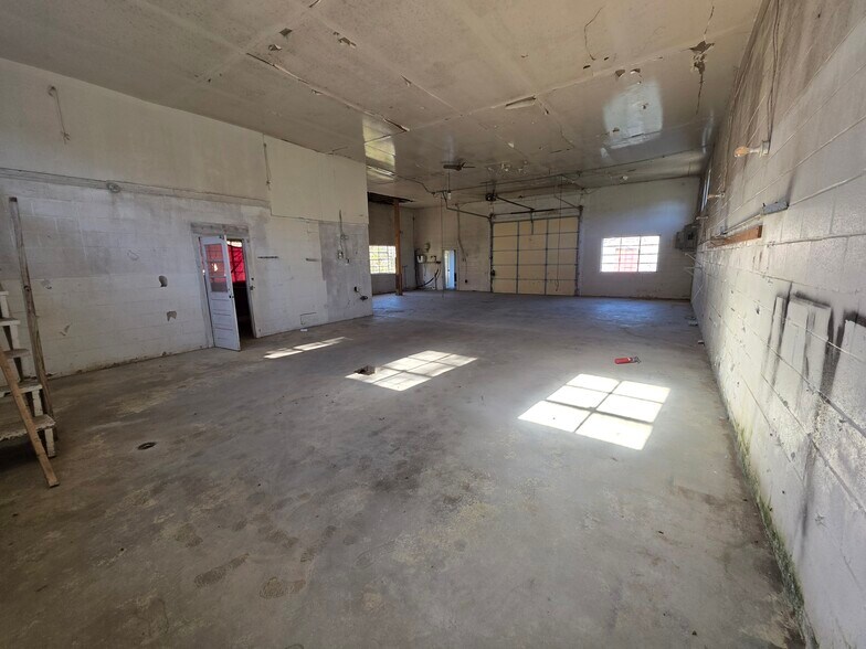 More Photos Of 520 E Main St, Houston Industrial For Sale