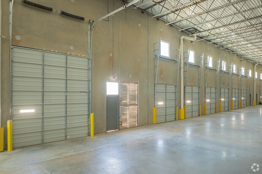 More Photos Of 2250 114th St, Grand Prairie Distribution For Sale