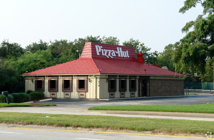 Primary Photo Of 1616 S Dixie Fwy, New Smyrna Beach Restaurant For Sale