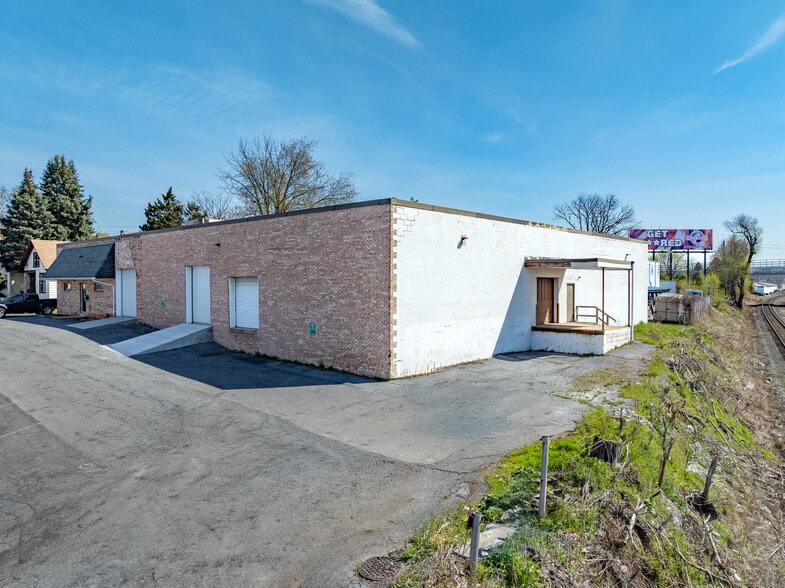 More Photos Of 807 S 27th St, Harrisburg Warehouse For Lease