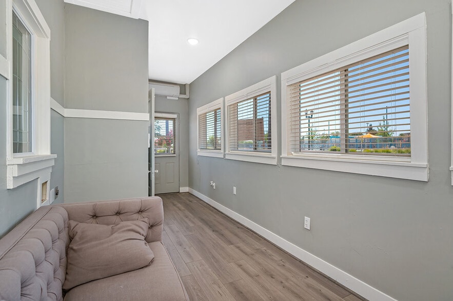 More Photos Of 19435 East St, Woodland Specialty For Sale