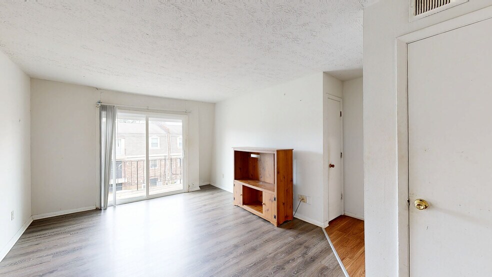 More Photos Of 2223 Devonport Dr, Lexington Apartments For Sale