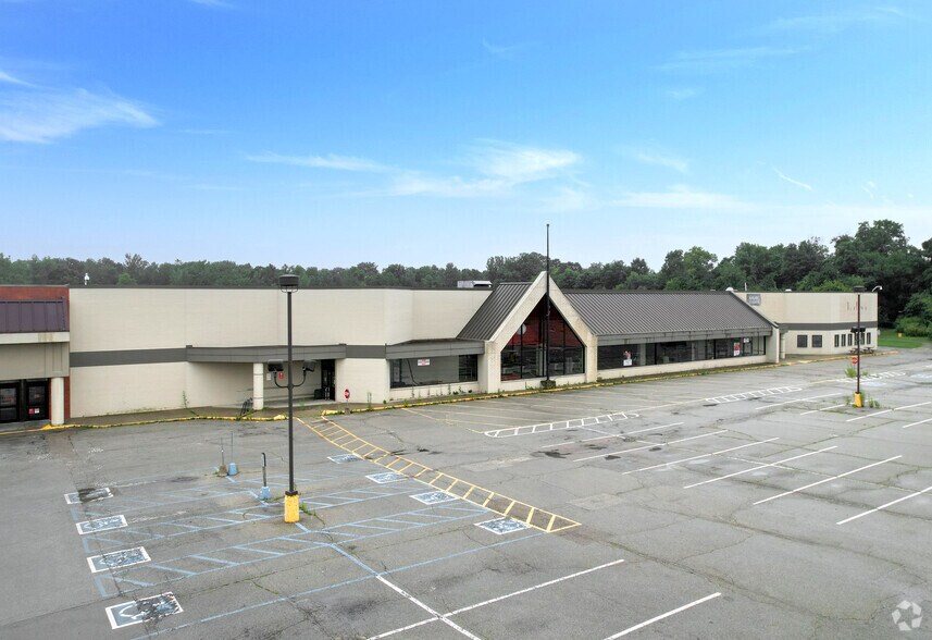 More Photos Of 11625 Fox Rd, Indianapolis Supermarket For Lease