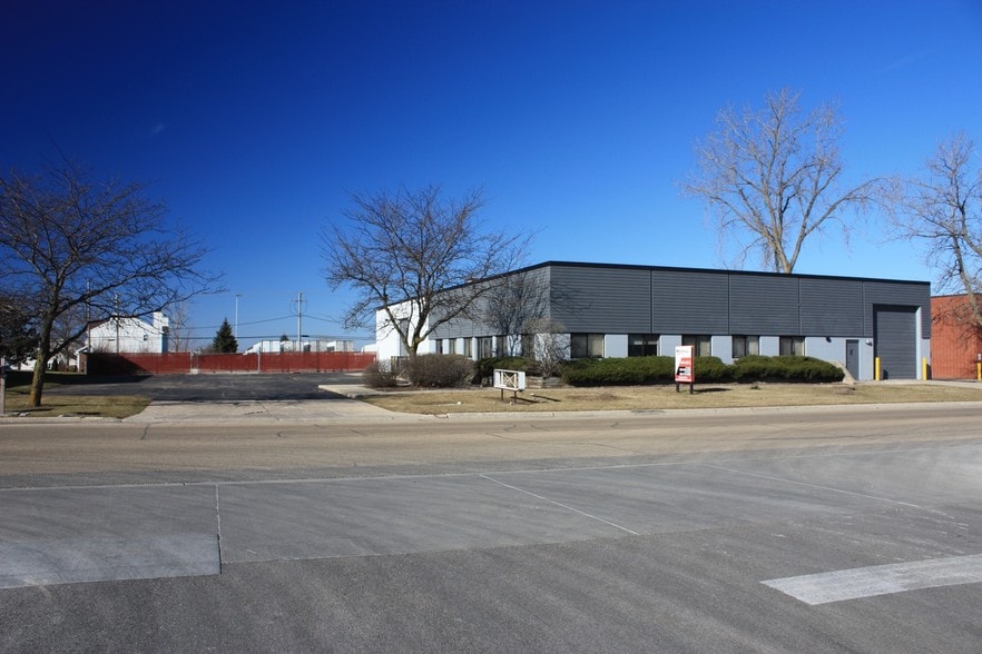 More Photos Of 1334 Enterprise Dr, Romeoville Warehouse For Lease
