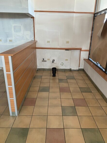 More Photos Of 830 E Kensington Rd, Arlington Heights Freestanding For Lease