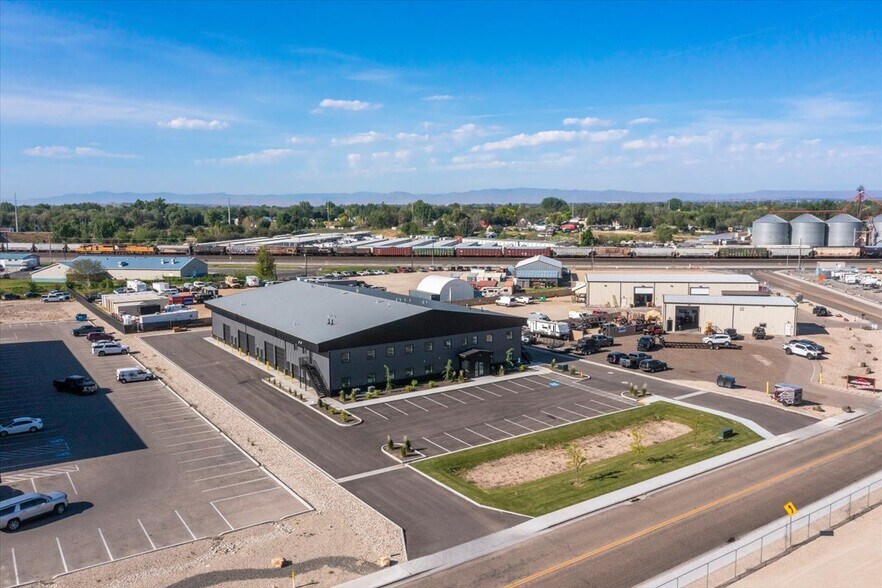 More Photos Of 2945 Badger Dr, Nampa Flex For Lease