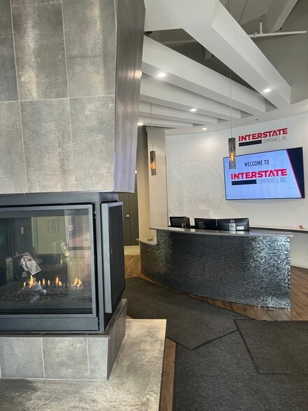 More Photos Of 2901 E 78th St, Bloomington Light Distribution For Sale