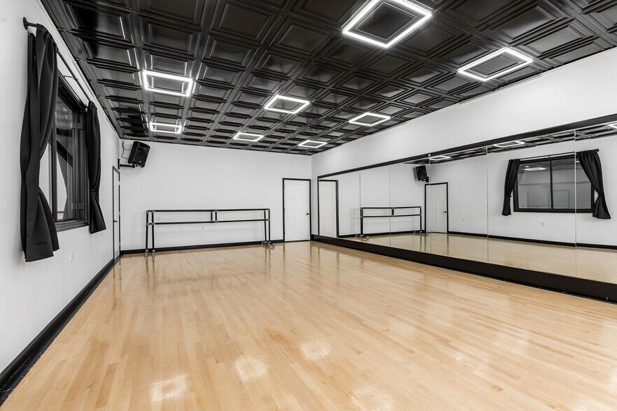 More Photos Of 629 W Cloverland Dr, Ironwood Storefront For Sale