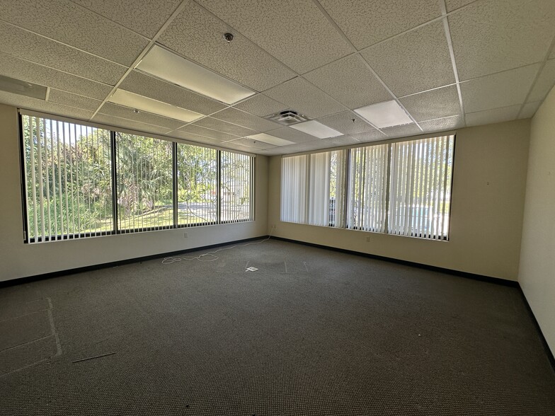 More Photos Of 5620 W Sligh Ave, Tampa Office For Sale