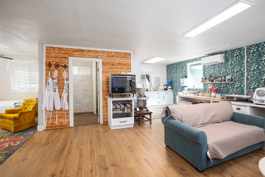 More Photos Of 18248 Redwood Hwy, Selma Apartments For Sale