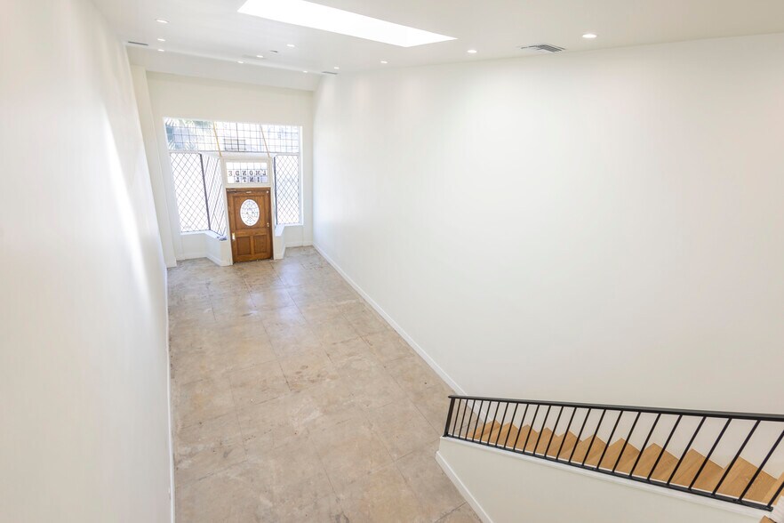 More Photos Of 249 S Robertson Blvd, Beverly Hills Storefront Retail Office For Lease