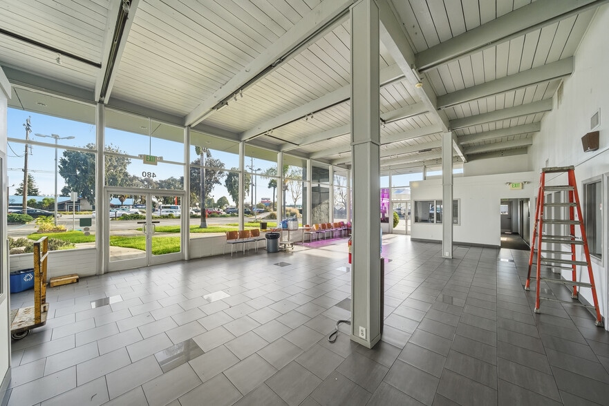 More Photos Of 450 Veterans Blvd, Redwood City Unknown For Lease