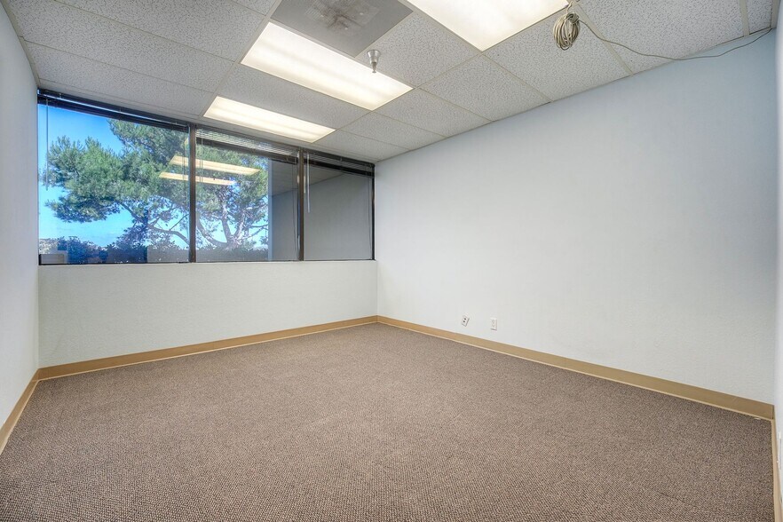 More Photos Of 2221 Las Palmas Dr, Carlsbad Warehouse For Sale