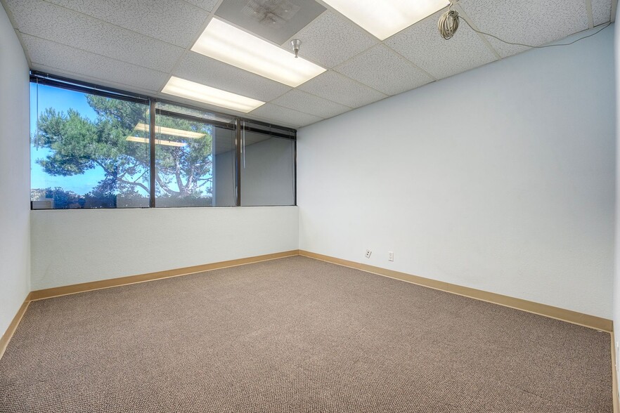More Photos Of 2221 Las Palmas Dr, Carlsbad Warehouse For Sale