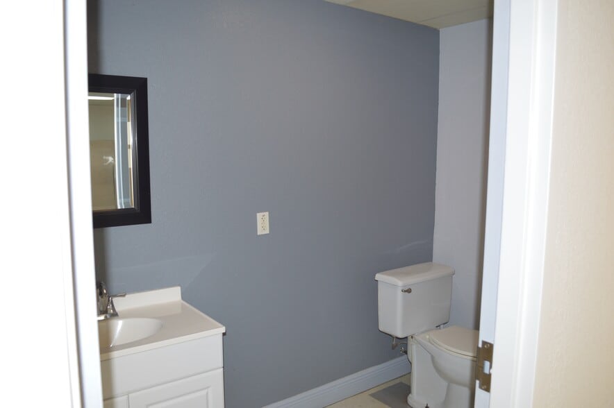 More Photos Of 2979 N 46th Ave, Saint Petersburg Office For Lease