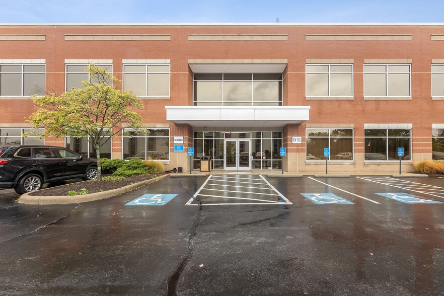More Photos Of 9395 Kenwood Rd, Blue Ash Medical For Lease