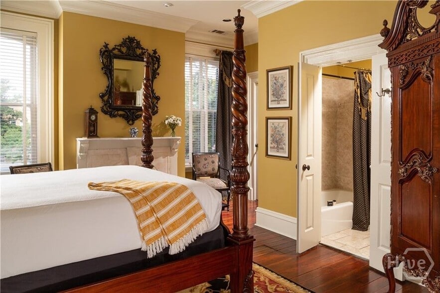 More Photos Of 109 W Liberty St, Savannah Hospitality For Sale