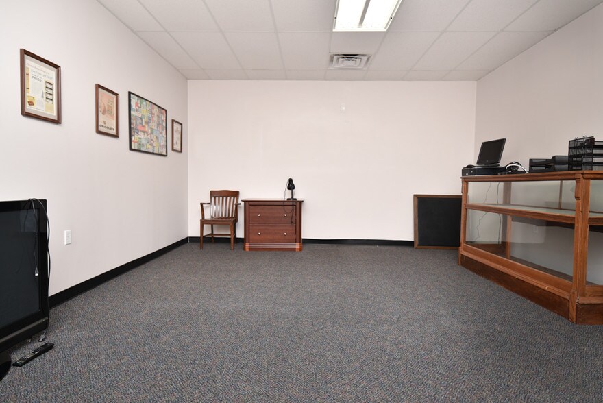 More Photos Of 220 S Maple St, Kutztown Warehouse For Sale